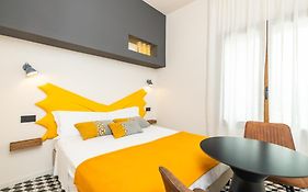 IKNOS Accommodation